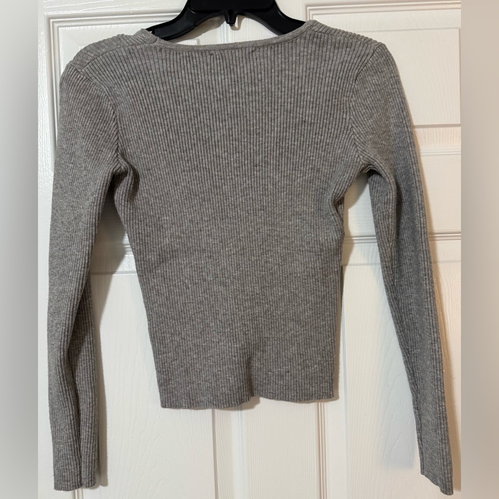 Gray Ribbed Sweater - Picture 2 of 3